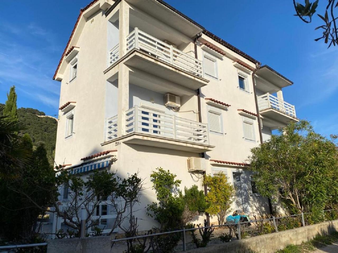 Apartments Olea Раб Екстериор снимка